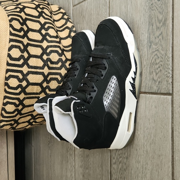 Air Jordans 5 Retro Oreo - Picture 3 of 12